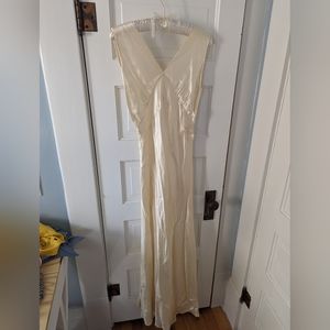 Stunning 1930's Handmade Bias Cut Silk Cream Wedding Gown